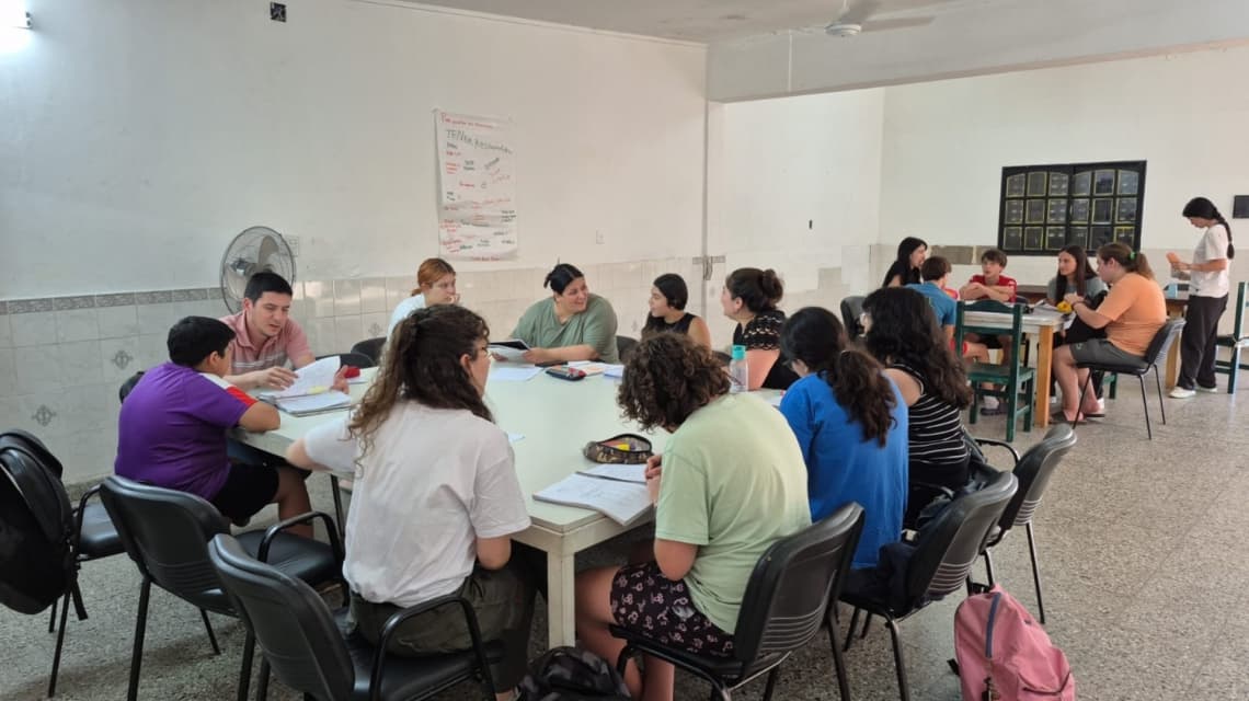 Plan FinEs 2026: desde hoy y hasta el 23 de septiembre estudiantes de escuelas santafesinas podrán inscribirse para terminar la secundaria - imagen de origen