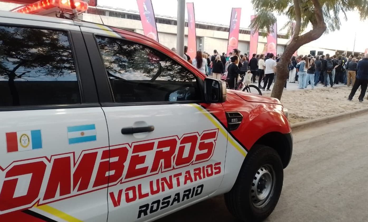 Los Bomberos Voluntarios hicieron sonar sus sirenas en Rosario - imagen de origen
