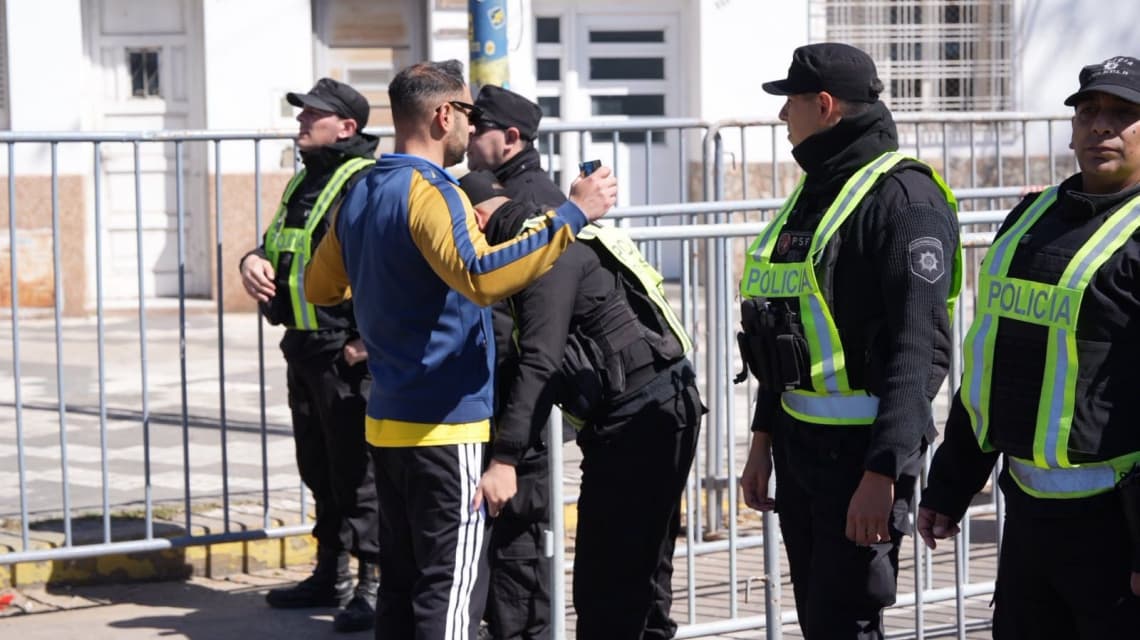 El clásico rosarino terminó sin incidentes y con cinco intervenciones de Tribuna Segura - imagen de origen