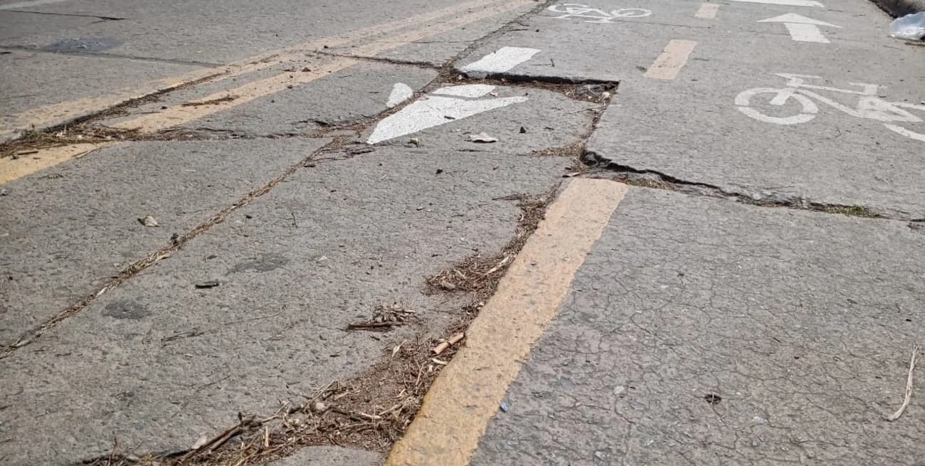La nueva ciclovía del sur es bienvenida por ciclistas, pero advierten por baches y riesgos - imagen de origen