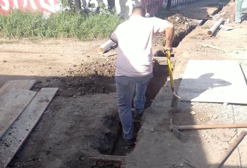 El municipio frenó una excavación ilegal en una vereda de avenida Pellegrini - imagen de origen