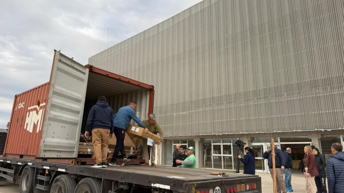Juegos Suramericanos 2026: Llegaron los materiales deportivos de handball al estadio Invencible Santa Fe - imagen de origen