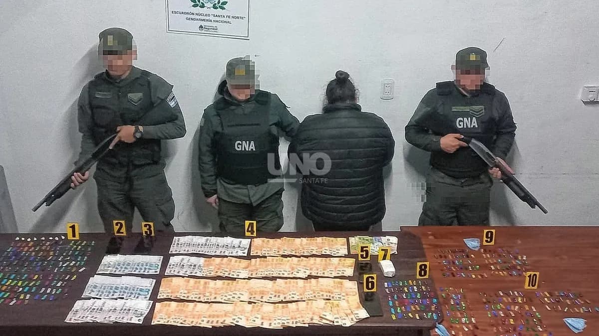 Cayó una mujer por venta de cocaína en Bº Guadalupe Oeste: intentó sobornar a gendarmes y luego resistió el procedimiento - imagen de origen