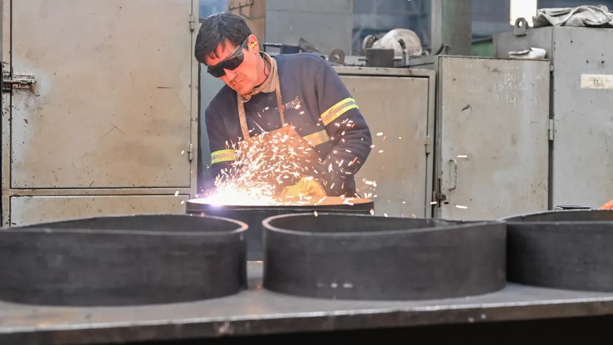 La producción industrial sufrió en julio una caída profunda y generalizada - imagen de origen