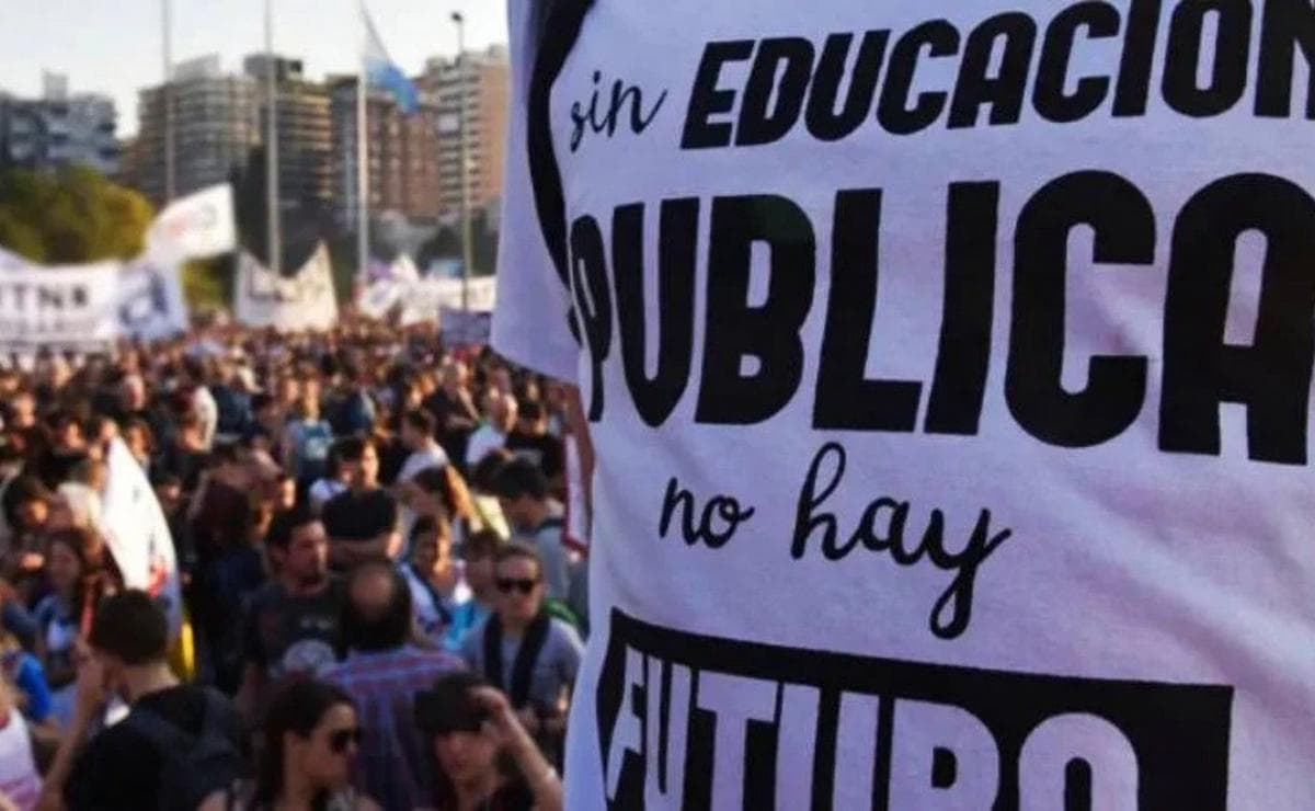 Docentes de la UNR votaron por un paro por tiempo indeterminado y esperan la definición de CONADU - imagen de origen