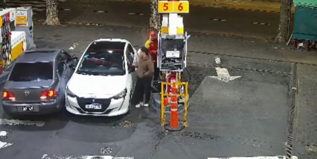 Pity Álvarez y otra polémica: chocó en una estación de servicio - imagen de origen