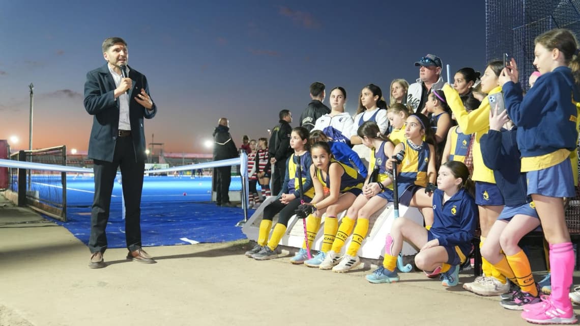 Juegos Suramericanos: Pullaro inauguró las renovadas canchas de la Asociación Santafesina de Hockey - imagen de origen