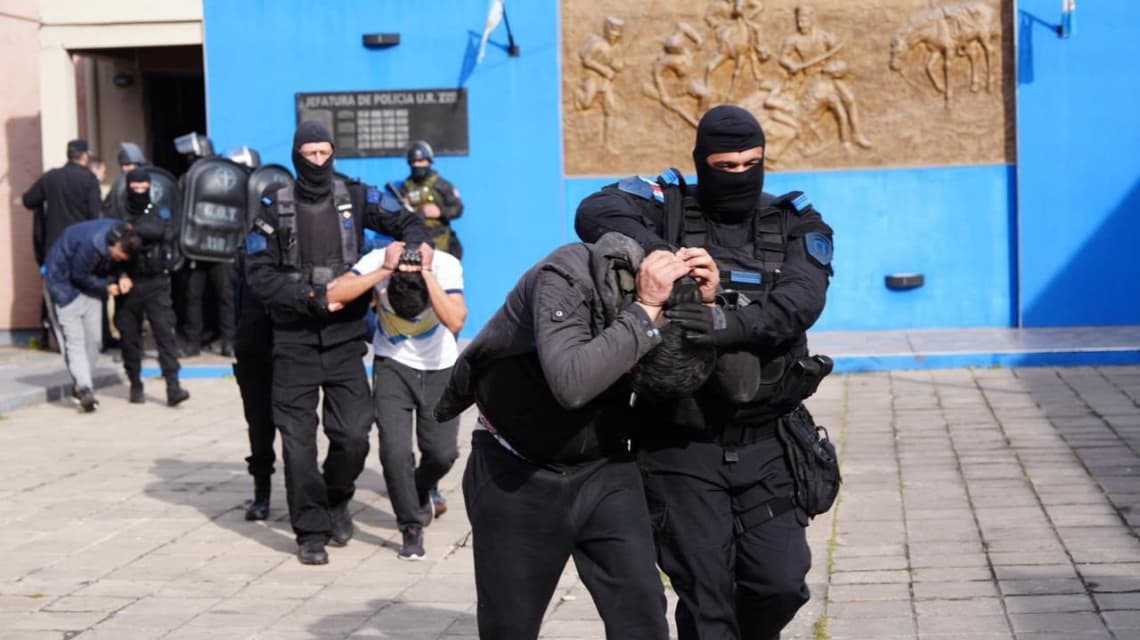 Seguridad: Provincia completó 80 traslados a unidades penales de presos detenidos en comisarías de San Lorenzo y Villa Constitución - imagen de origen
