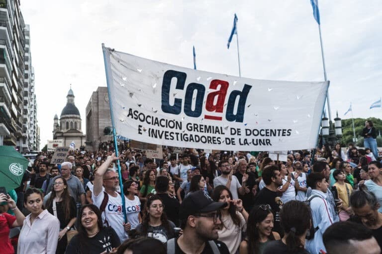 Paro en la UNR: docentes y no docentes vuelven a las calles - imagen de origen