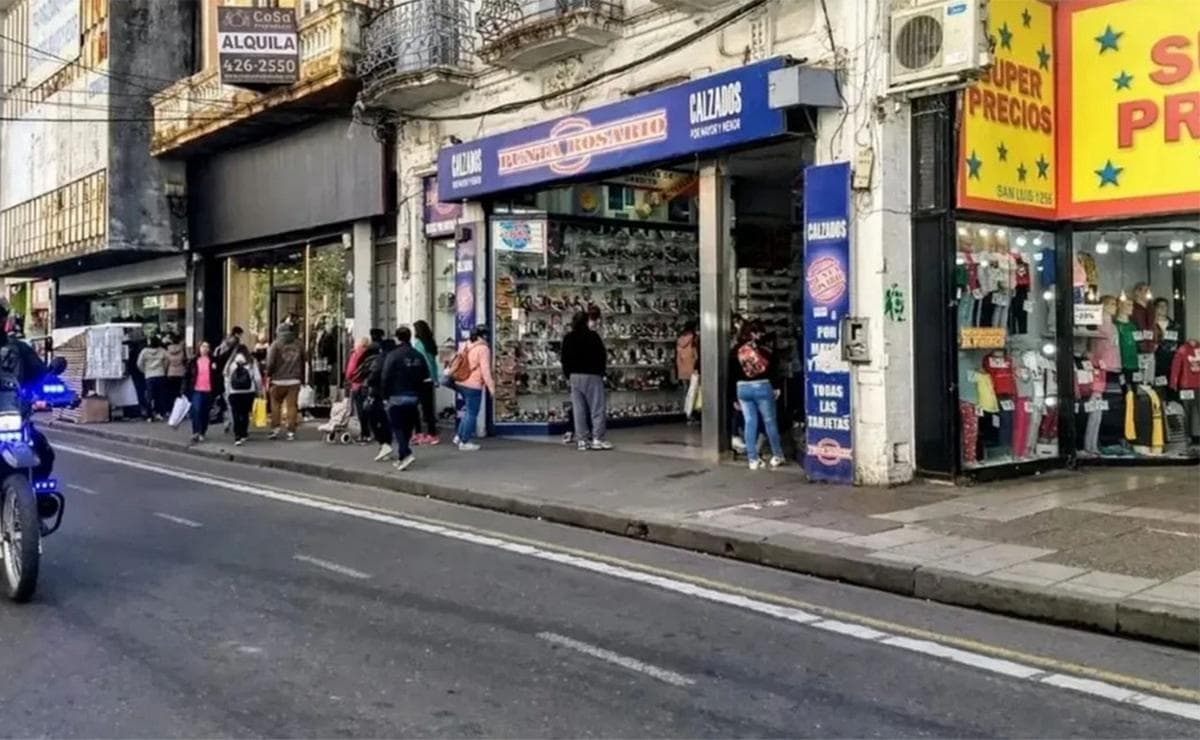 Menos ventas y más consultas "impactan en la caja diaria" de comercios rosarinos - imagen de origen