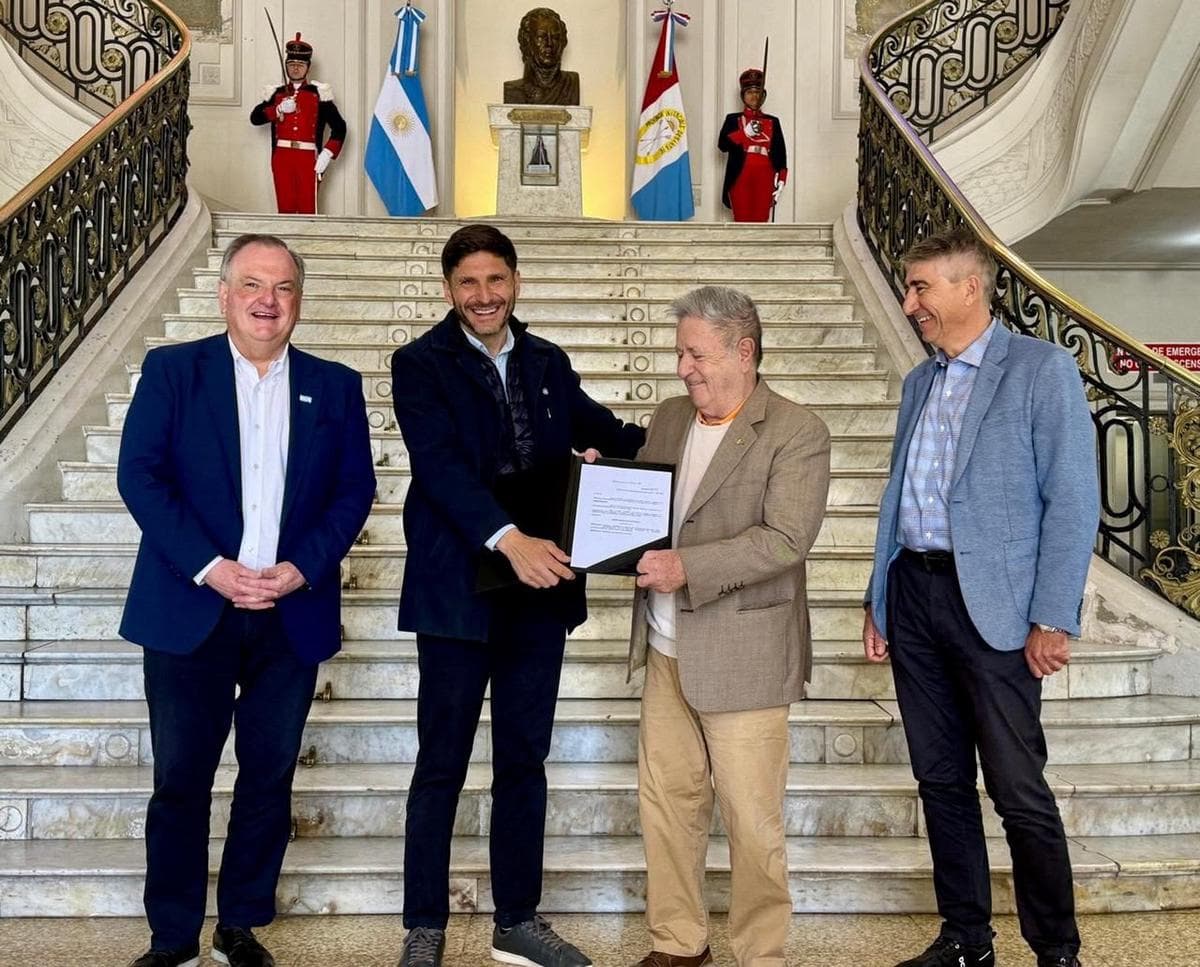 Pullaro recibió al expresidente Duhalde y hablaron sobre la situación del país - imagen de origen