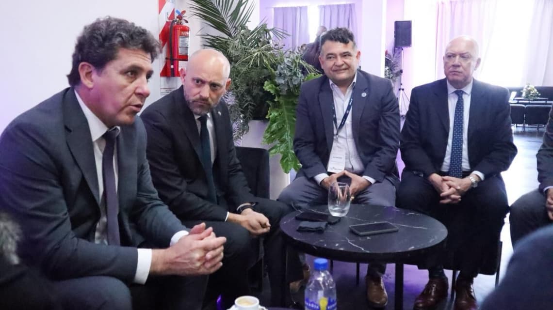 Business Forum: Santa Fe se posiciona como el hub industrial y logístico de los grandes proyectos mineros y energéticos del país - imagen de origen