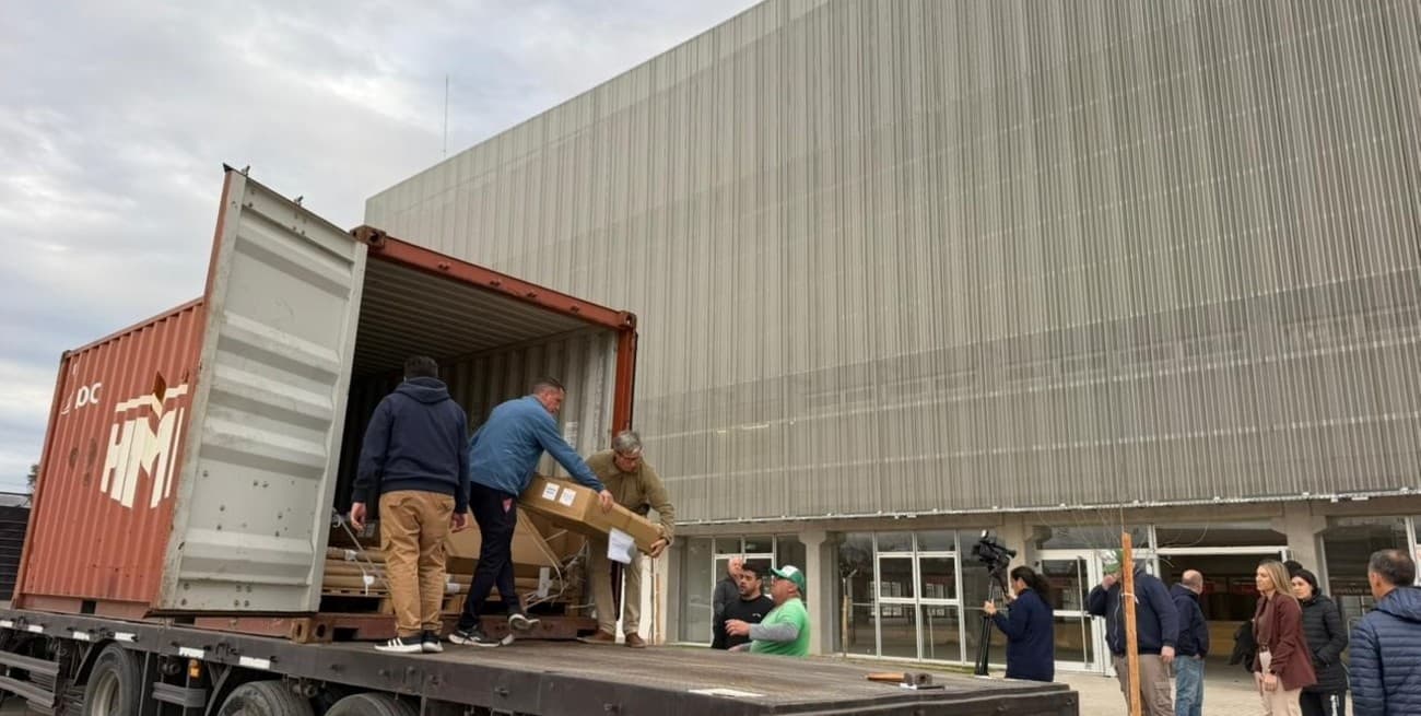 Juegos Suramericanos 2026: llegaron los materiales deportivos de handball al estadio Invencible Santa Fe - imagen de origen