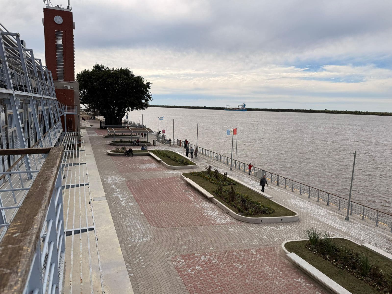 El “Tinder” de los negocios copa La Fluvial: mil pymes de la región buscan exportar - imagen de origen