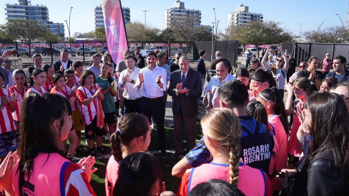Juegos Suramericanos: Pullaro inauguró obras deportivas en el predio de la Asociación Rosarina de Fútbol - imagen de origen