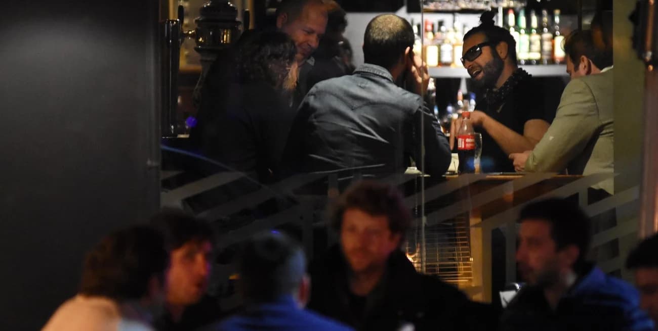 Los bares y restaurantes de Santa Fe, en "modo Suramericanos": podrán abrir hasta más tarde - imagen de origen