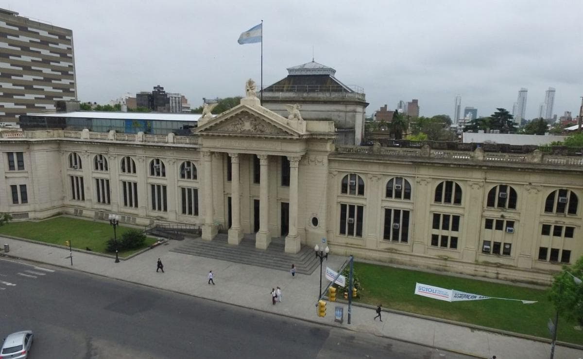 Este martes no habrá clases en la UNR ni en la UTN por un nuevo paro universitario - imagen de origen