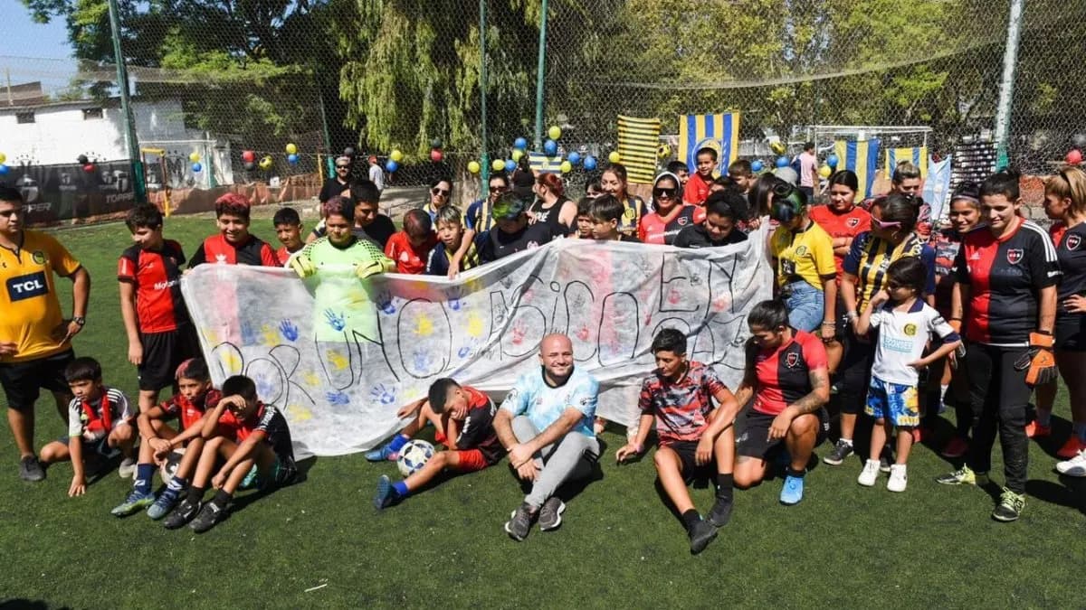 Clásico por la paz, una nueva apuesta por los pibes de los barrios en la previa del derby rosarino - imagen de origen