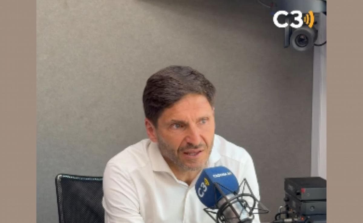 "Vamos a seguir con la construcción de estadios en la provincia", dijo Pullaro - imagen de origen